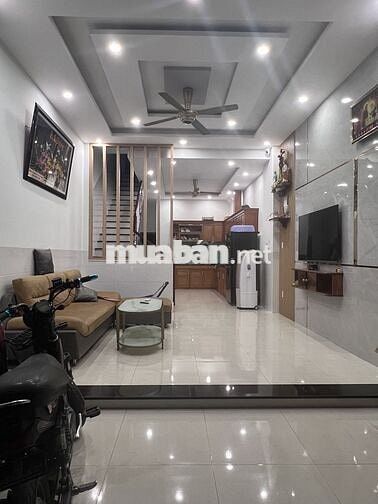 Bán nhà hẻm chợ thạnh xuân 120m2, 3 phòng ngủ, 1 trệt 1 lầu