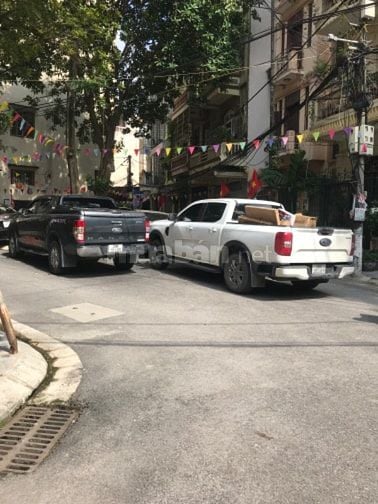 Nhà ngõ 97 Văn Cao Ba Đình 34m2 5 tầng, mặt tiền 5m 8,5 tỷ.