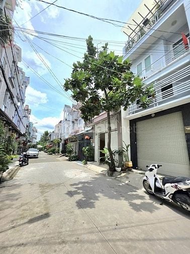 Bán Nhà Xe Hơi Vào Tận Nơi – Đường Trước Nhà 8m – Huỳnh Tấn Phát Nhà