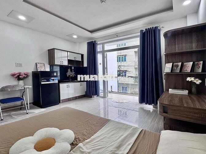 Căn hộ full nội thất mới 100% có ban công lớn kế ngã tư Hàng Xanh