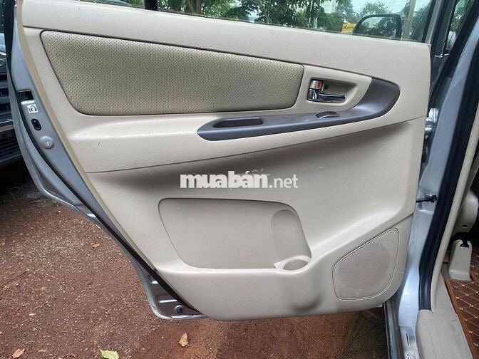 Toyota Innova 2016 2.0E fun đồ chơi
