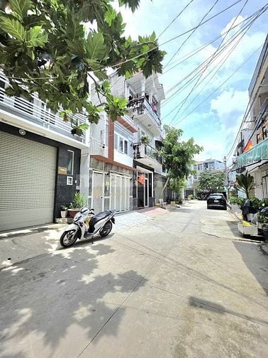 Bán Nhà Xe Hơi Vào Tận Nơi – Đường Trước Nhà 8m – Huỳnh Tấn Phát Nhà