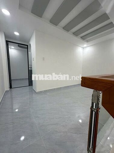 Nhà cấp 4, diện tích 42m2, 2 phòng ngủ, 1 phòng thờ, 2 nhà vệ sinh