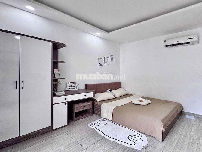 Căn hộ full nội thất mới 100% có ban công lớn kế ngã tư Hàng Xanh