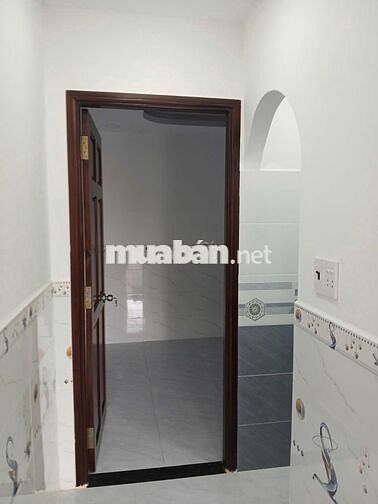 Nhà cấp 4, diện tích 42m2, 2 phòng ngủ, 1 phòng thờ, 2 nhà vệ sinh