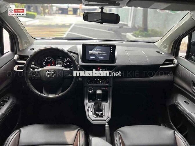 Toyota Avanza Premio 2022 CVT - 62000 km