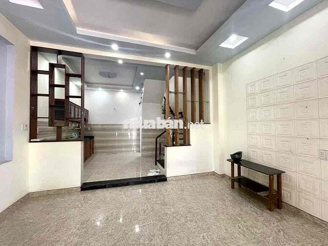 4,3 TỶ NHÀ MT THẠNH XUÂN 21 NGANG 5M NỞ HẬU 2 LẦU HXH , SHR HOÀN CÔNG