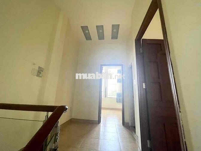 4,3 TỶ NHÀ MT THẠNH XUÂN 21 NGANG 5M NỞ HẬU 2 LẦU HXH , SHR HOÀN CÔNG