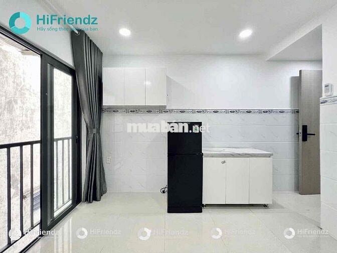 STUDIO CỬA SỔ BANCOL VỪA HOÀN CÔNG NGAY NGÃ 4 HÀNG XANH GẦN HUTECH VLU