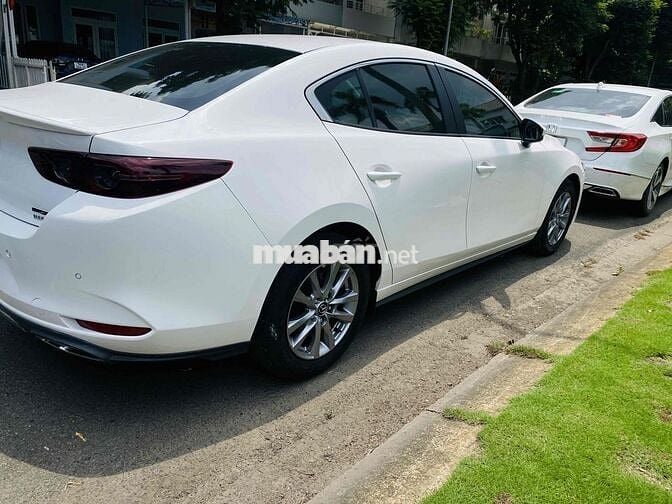Mazda 3 2022 1.5L Luxury - 33000 km