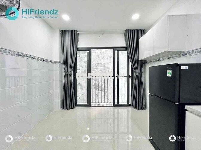 STUDIO CỬA SỔ BANCOL VỪA HOÀN CÔNG NGAY NGÃ 4 HÀNG XANH GẦN HUTECH VLU