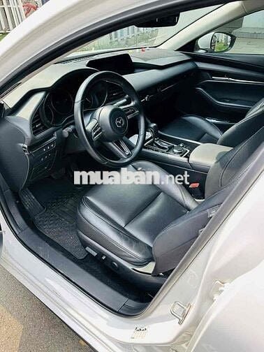 Mazda 3 2022 1.5L Luxury - 33000 km