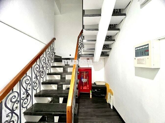 Lê Thánh Tôn, Q1 – Nhà 5 tầng TM, nở hậu, full PCCC, vị trí đắc địa!