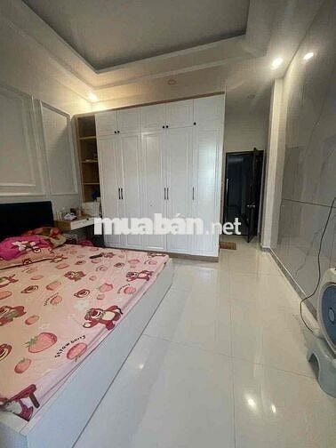 Bán nhà Mã Lò: 4x20 đúc 2 lầu ban công: 3PN, 3WC hẻm 8m