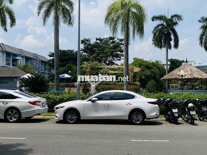 Mazda 3 2022 1.5L Luxury - 33000 km