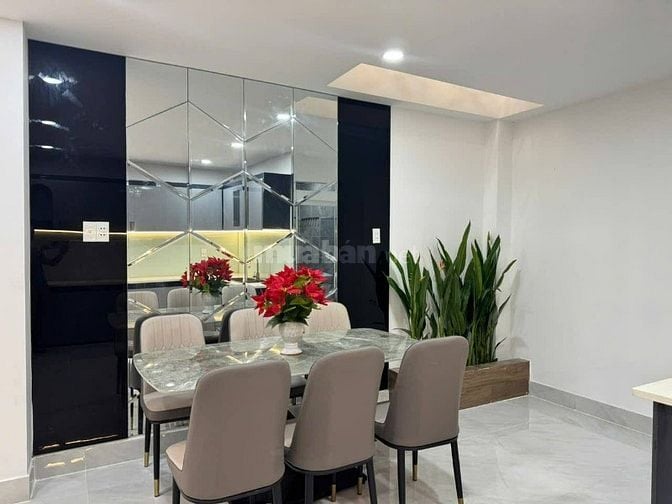 Bán đúng 2 tỷ 420, nhà 49m2 Nguyễn Thiện Thuật xây 4 tầng. Hẻm 5m,SHR