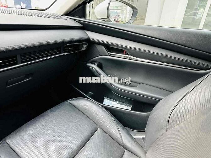 Mazda 3 2022 1.5L Luxury - 33000 km