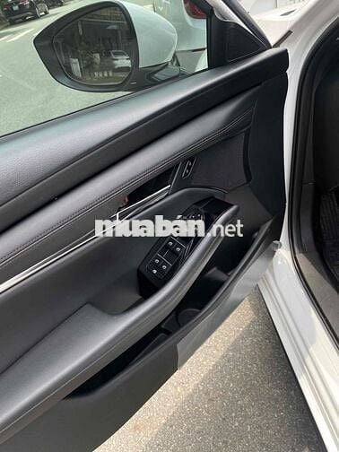 Mazda 3 2022 1.5L Luxury - 33000 km