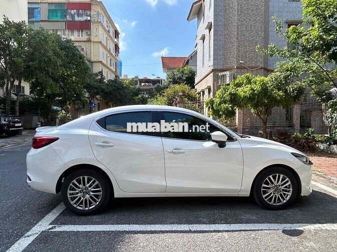 Mazda 2 2023 1.5 Luxury - 33333 km