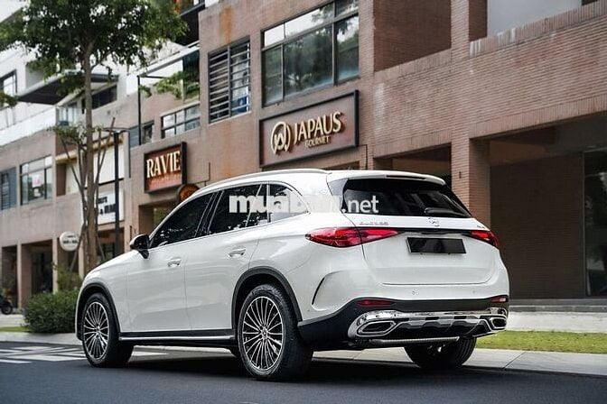 Bán GLC300 4Matic bản Allnew V1 - 9000 km