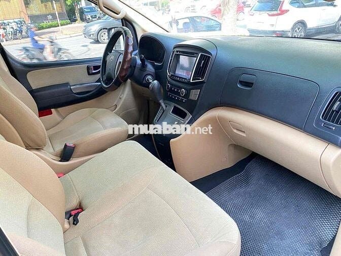 Cần bán Hyundai Grand Starex 2016 số tự động