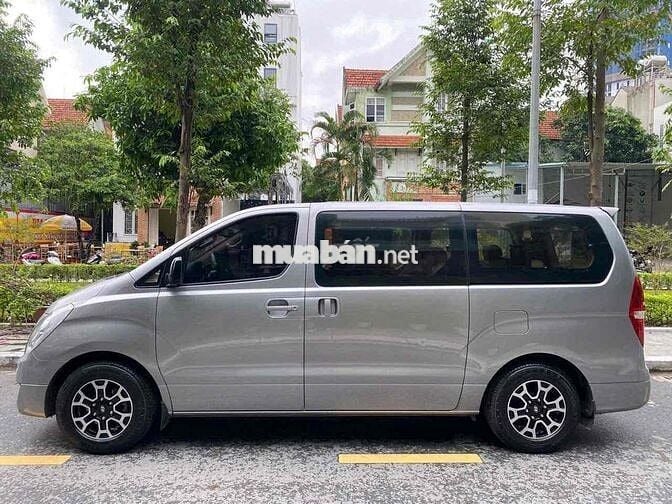 Cần bán Hyundai Grand Starex 2016 số tự động