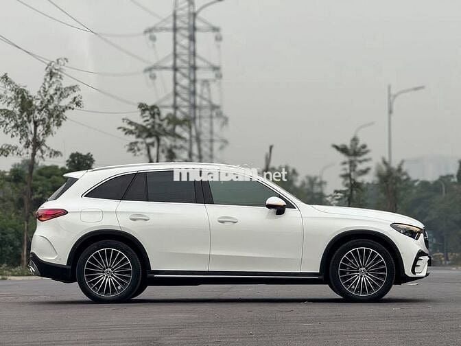 Bán GLC300 4Matic bản Allnew V1 - 9000 km