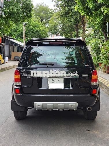 Xe gia đình gầm cao Ford Escape AT 4x4 xăng 5 chổ