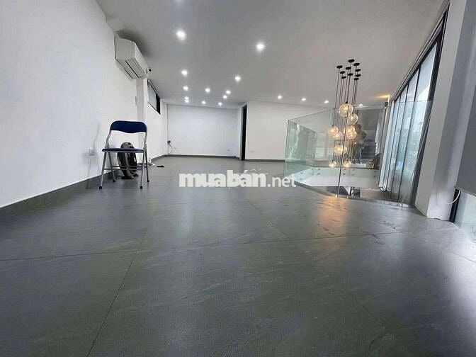 MBKD khu Bách Khoa 70m², 3 Tầng, Ô tô, thang máy, Mt 10m