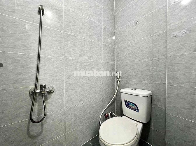 PHÒNG TRỌ GIÁ RẺ GÁC CAO, CÓ THANG MÁY, BẢO VỆ AN NINH, GẦN TRƯỜNG VHU