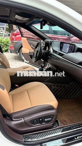 Bán Lexus ES250 Model 2020, 1 chủ, xe siêu mới..