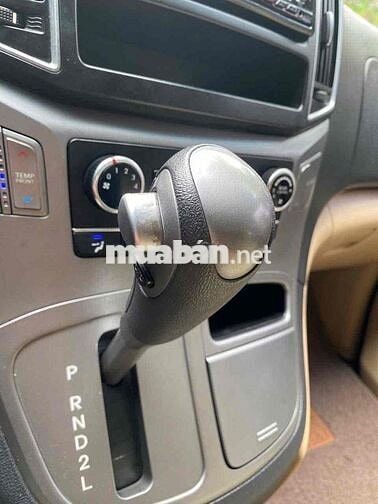 Cần bán Hyundai Grand Starex 2016 số tự động