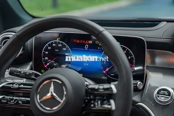 Bán GLC300 4Matic bản Allnew V1 - 9000 km