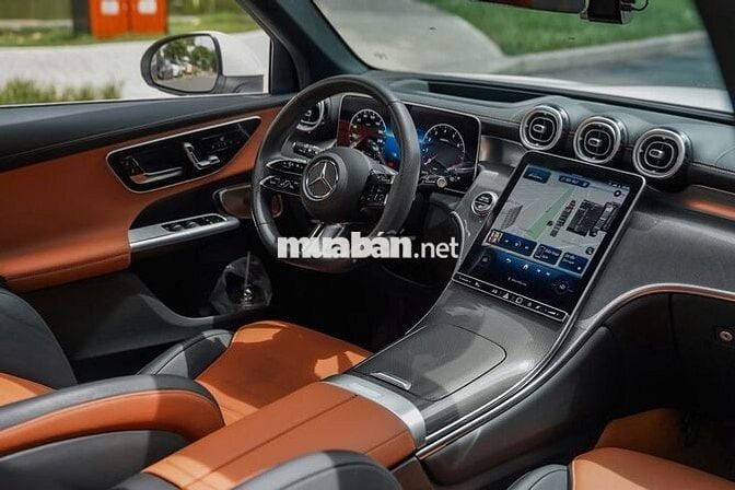 Bán GLC300 4Matic bản Allnew V1 - 9000 km