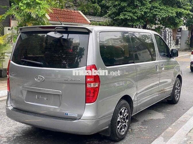 Cần bán Hyundai Grand Starex 2016 số tự động