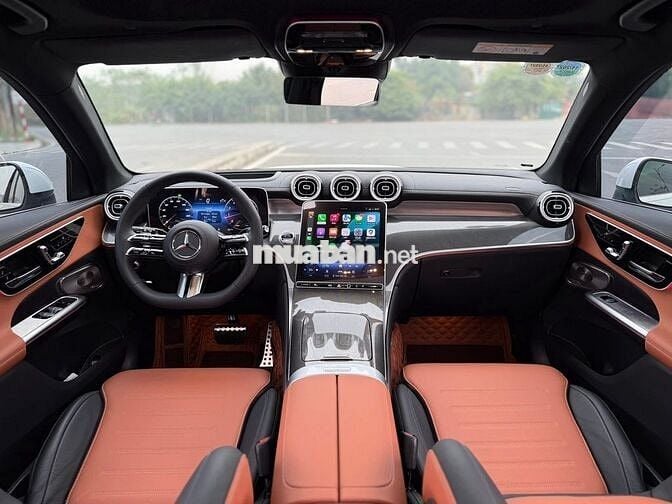 Bán GLC300 4Matic bản Allnew V1 - 9000 km