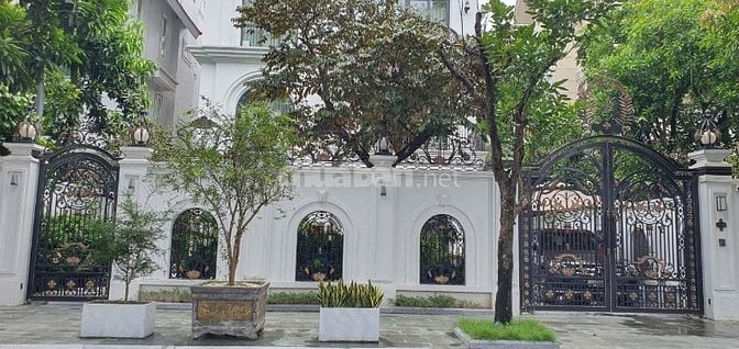 Bán biệt thự phố Trần Thủ Độ - KĐTM Pháp Vân , DT 300 m2, lô góc