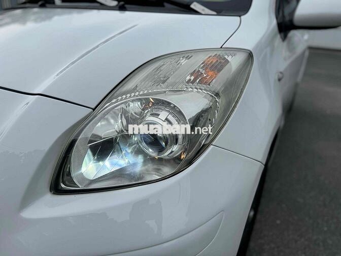 Toyota Yaris 2009 1.3 AT - 108000 km