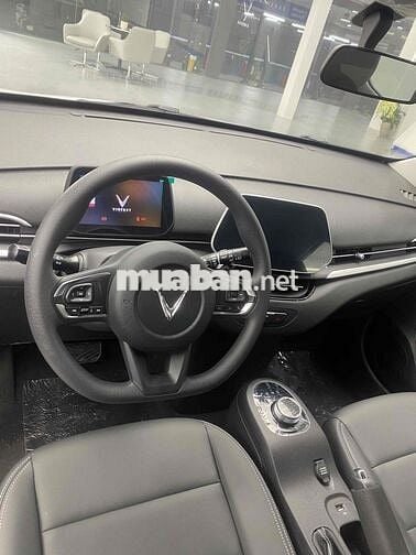 VinFast VF5 Plus 2025 tặng 3 năm bảo hiểm thân vỏ