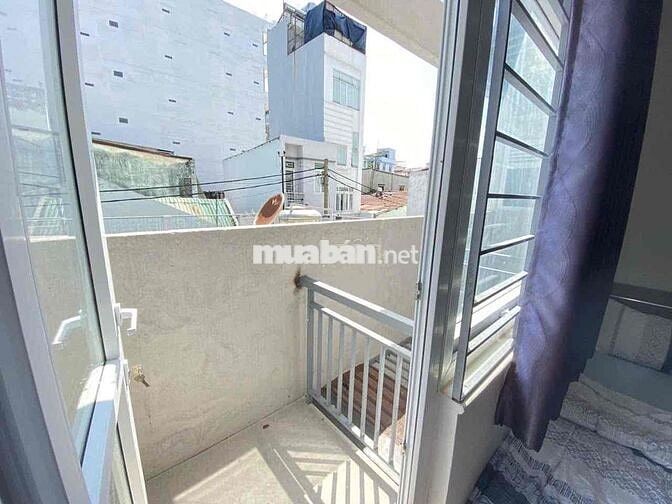 Cho thuê căn hộ Studio ban công Q4 gần ĐH Luật, ĐH Nguyễn Tất Thành