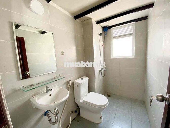 Cho thuê căn hộ Studio ban công Q4 gần ĐH Luật, ĐH Nguyễn Tất Thành