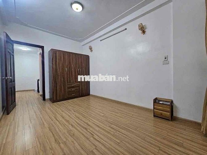 Bán nhanh, bán gấp Nhà gần mặt phố Quang Trung, thoáng sáng tiện ích