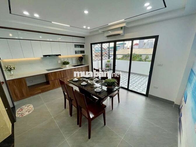 BÁN NHÀ DÂN XÂY PHỐ NGỌC LÂM 6 TẦNG THANG MÁY OTO VÀO NHÀ
