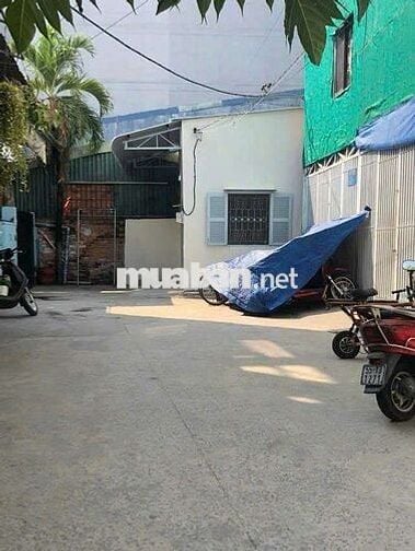 Cần cho thuê nhà cấp 4 bP ĐHT Q12. DT 4,3*13. 1 PN 1 WS hẻm xe hơi