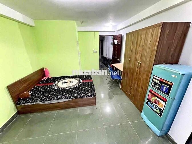 Phòng ban công gió trời giá rẻ sát cầu Nguyễn Văn Cừ Quận 5