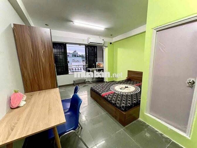 Phòng ban công gió trời giá rẻ sát cầu Nguyễn Văn Cừ Quận 5