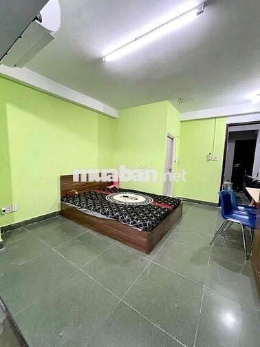 Phòng ban công gió trời giá rẻ sát cầu Nguyễn Văn Cừ Quận 5