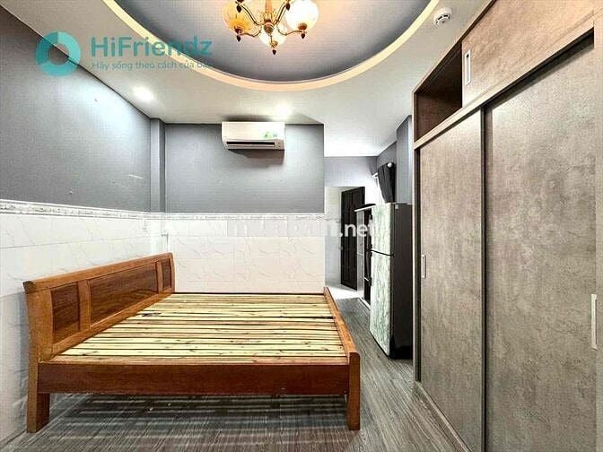 Phòng ngủ full nội thất bancol mới tinh ngay mặt đường dbt chân cầu