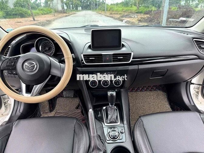 Mazda 3 2016 1.5 AT Sedan - 98000 km