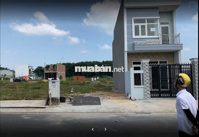Cần bán gấp lô đất ngay cổng Vsip 2 Bình Dương, 900tr/80m2 kinh doanh